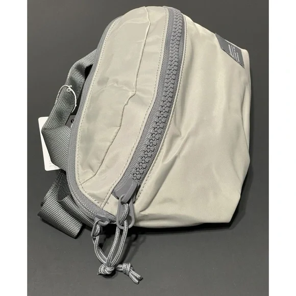 NWT Lululemon All Day Essentials Belt Bag 2.5L (#b2) bin+ - Picture 9 of 12